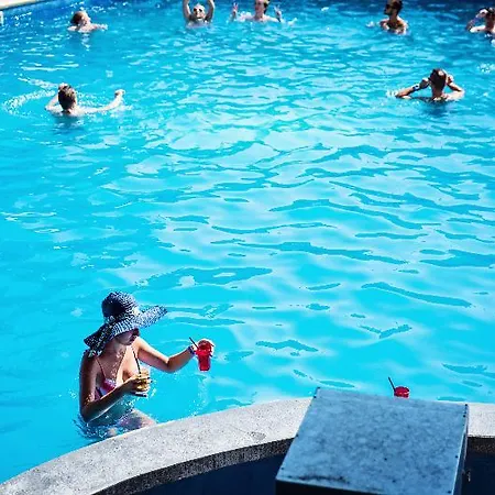 Party Golden Sands 3* וארנה